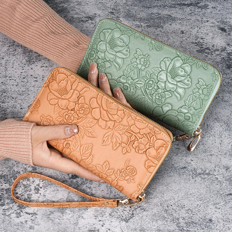 πΈβ¨ Elegant Floral Embossed Zipper Wallet β¨πΈ