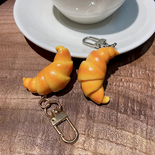 🌀 Cute Croissant Keychain – Realistic Bread Charm 🥐